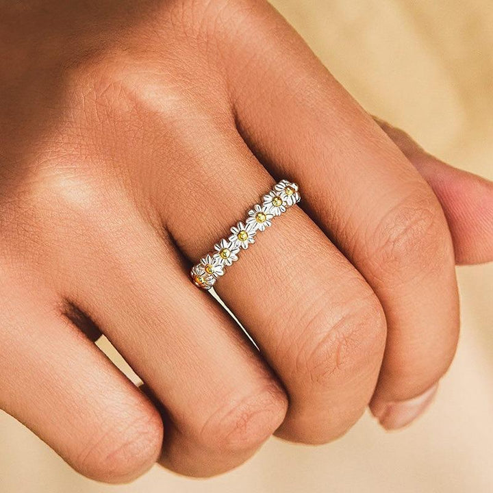 Emily | Adjustable Silver Daisy Ring