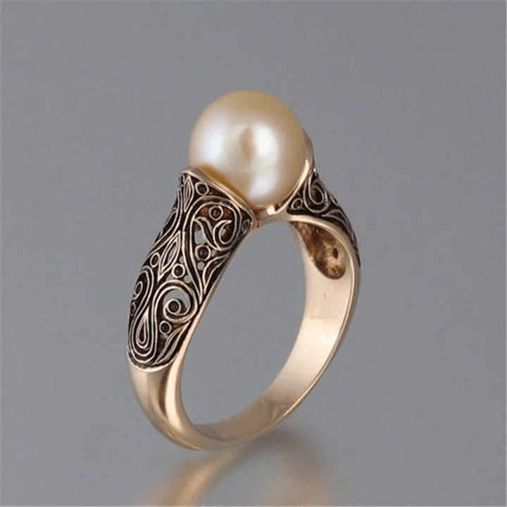 Riley | Classic Golden Ring with Vintage Pearl