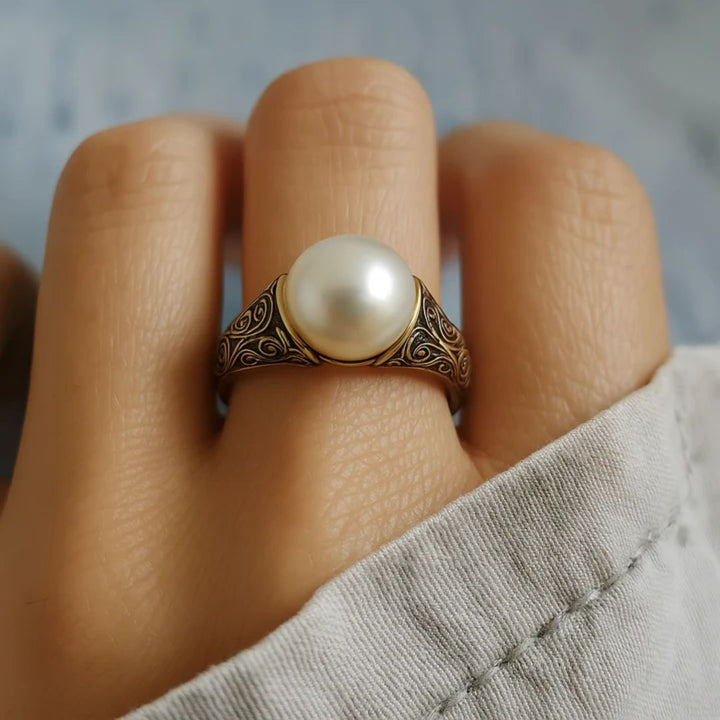 Riley | Classic Golden Ring with Vintage Pearl